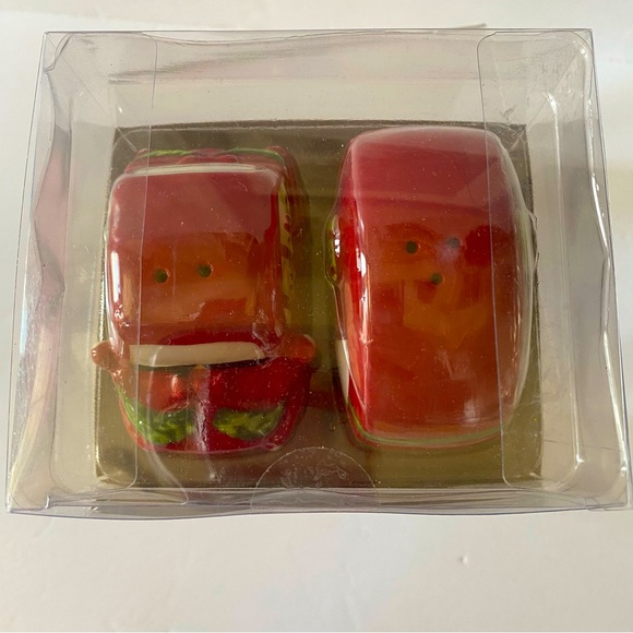 NIB Car and Travel Camper Salt and Pepper shakers Christmas Tree Dog Wreath Red - Picture 6 of 8